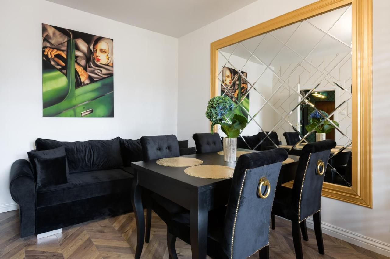 Art Deco Apartment *