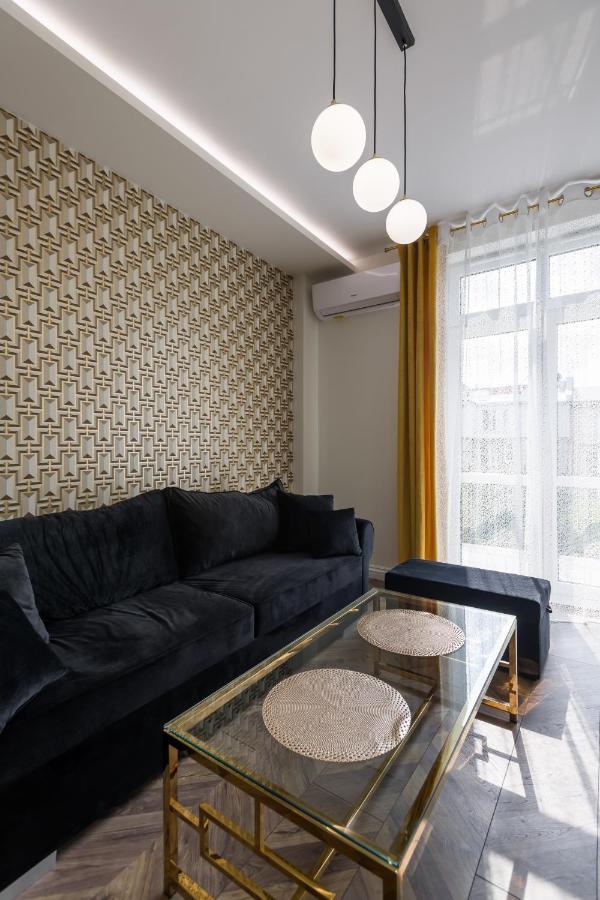 Art Deco Apartment *
